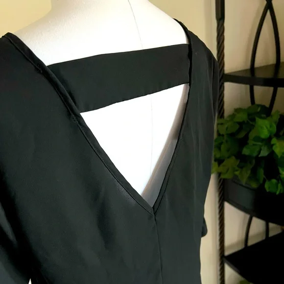 Flowing Black Blouse - Picture 3 of 8